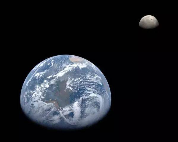 關於地球和月球，我們常常看到這樣的圖片