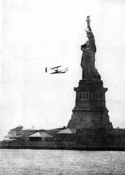 上圖：威爾伯· 萊特的歷史性飛行