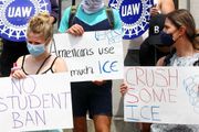 ICE：留學生可以呆在美國了！上網課也能保留簽證