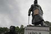 邱吉爾雕像被抗議者汙損，鮑里斯·強森發Tweet譴責