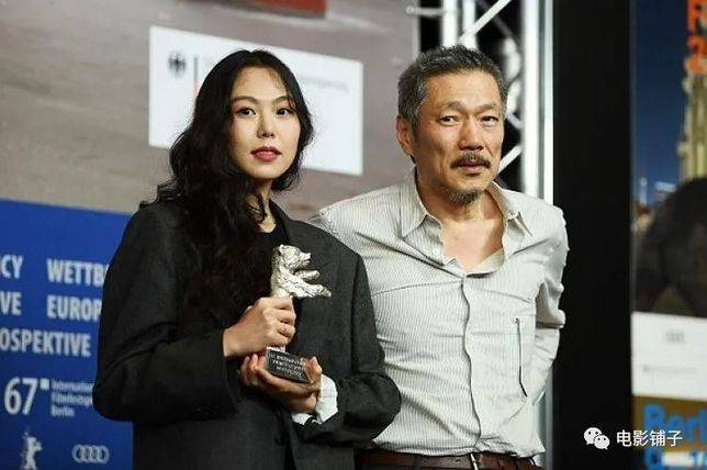 洪尚秀與金敏喜在柏林電影節獲獎時的合照