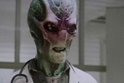 外星居民 (Resident Alien) 劇情、劇評：科幻+驚悚+無釐頭