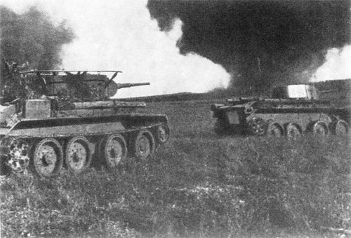 20 世紀30 年代後期一次演習中的蘇聯坦克