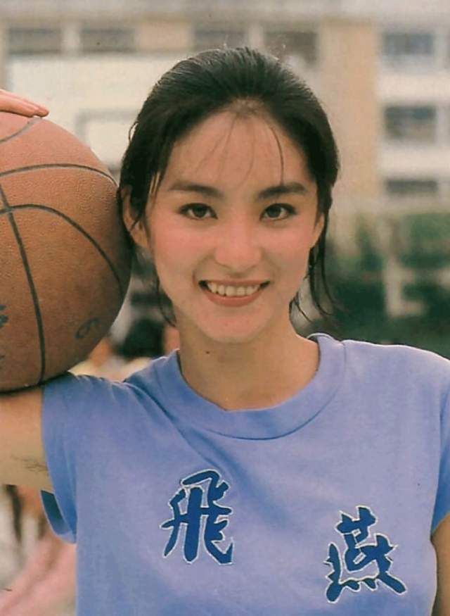 林青霞打籃球
