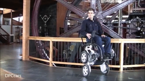 iBOT 是一臺高功能性的電動輪椅