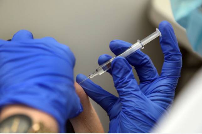 當地時間16日，英國負責疫苗事宜的部長扎哈維公佈了英國疫苗接種計劃的首批「臨時」資料他表示，英格蘭地
