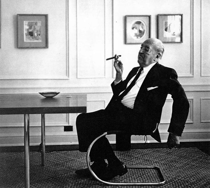 密斯·凡·德·羅（Mies van der Rohe）的懸臂椅MR10