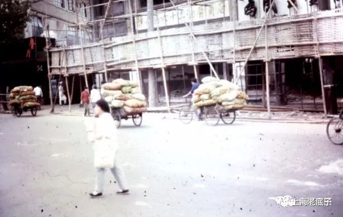 1986年，石門二路新閘路口街景