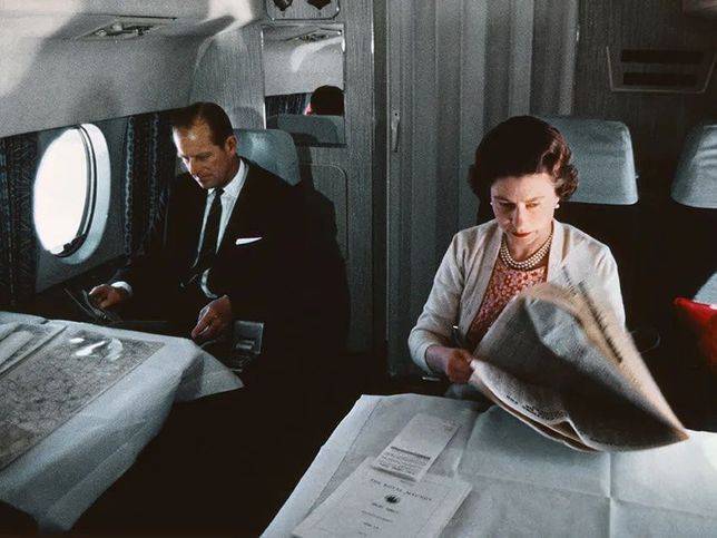 菲利普與女王在飛機上