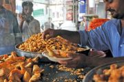 印度街頭小吃：敢挑戰嗎？