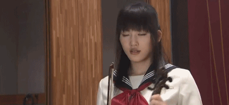 綾瀨遙，飾演一名想要加入樂隊的小提琴手