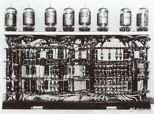 真空管 20 世紀50 年代，計算機中到處都是真空管，如圖中這臺IBM 701 處理器（資料來源：I
