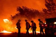 美國西部山火：50萬人緊急撤離、15人死亡，防火不如早期印第安人