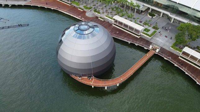 同時，這也是全球首家建在水上的蘋果實體店