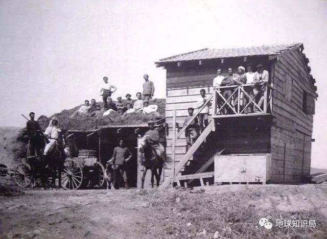 德加尼亞基布茲的窩棚，攝於1910年